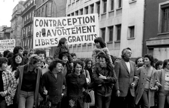 Photographie de femmes manifestant pour la légalisation de l'IVG